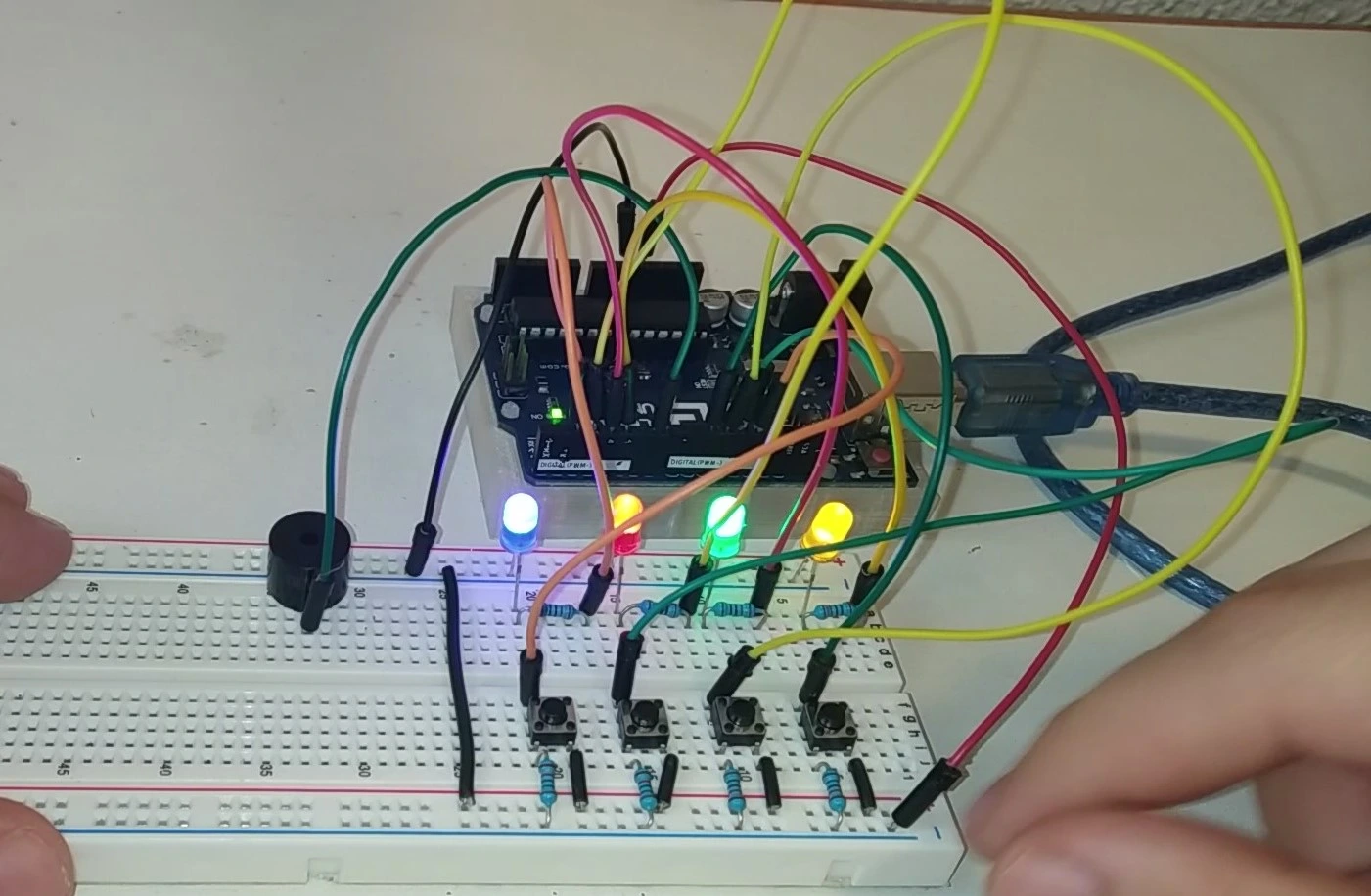 Juego de Sim&oacute;n Dice con Arduino