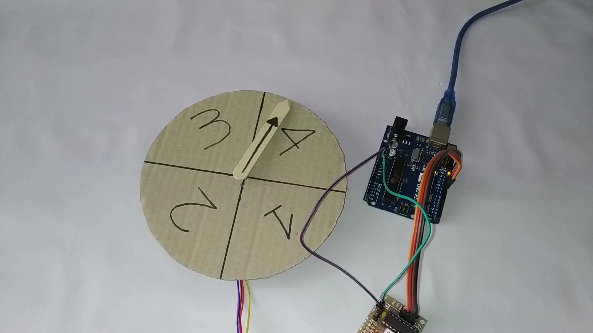 Ruleta de números aleatorios con servomotores y Arduino